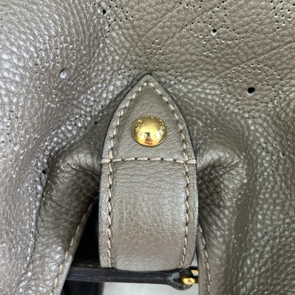 Louis Vuitton XL Mahina in Elephant - Picture 12 of 12